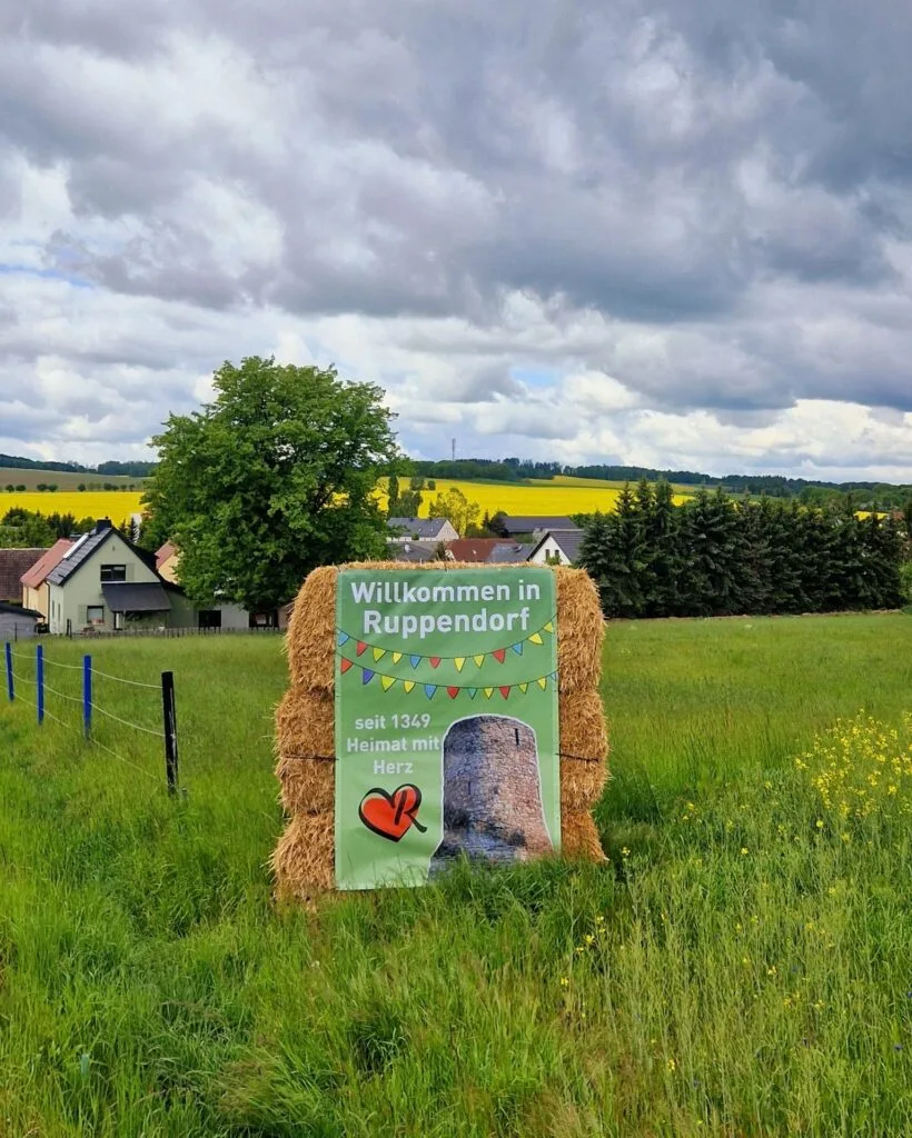 Unser Dorf hat Zukunft - Banner Ortseingang - 2025