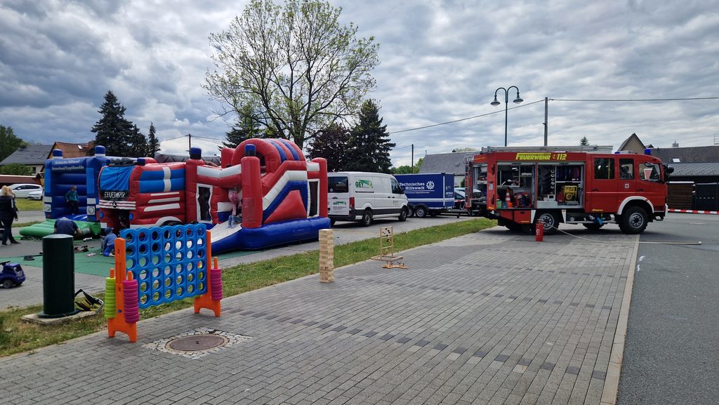 Kinderfest mit Feuerwehr und THW