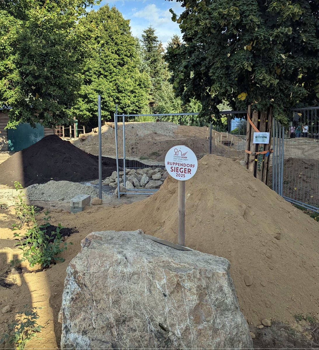Das Ruppendorfer Siegerschild „Unser Dorf hat Zukunft 2025